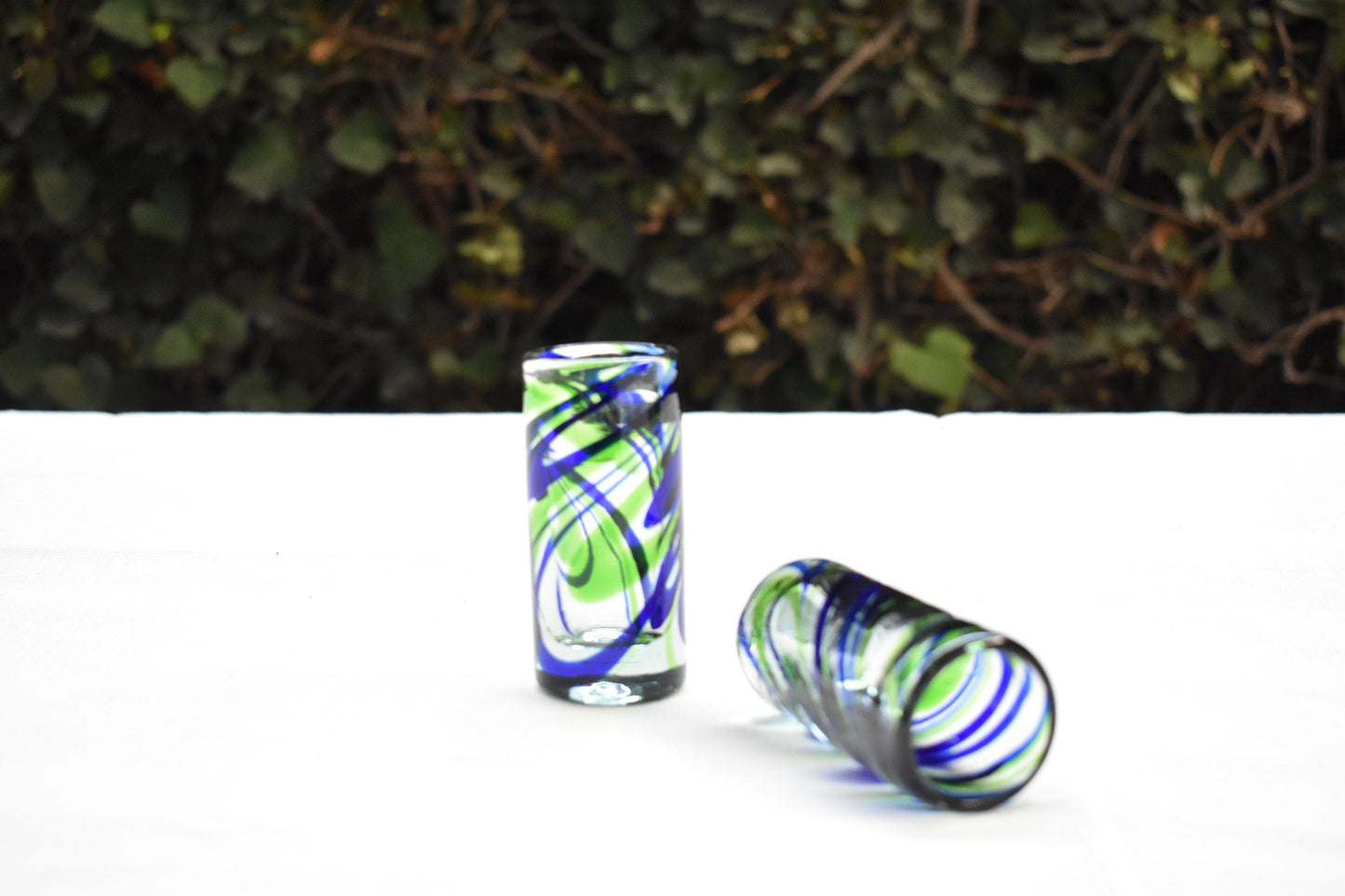 Vasos Tequileros de Vidrio Soplado Artesanalmente en México | Set de 6 Piezas |(Espiral Verde & Cobalto, 2 Oz.) - MAREY -
