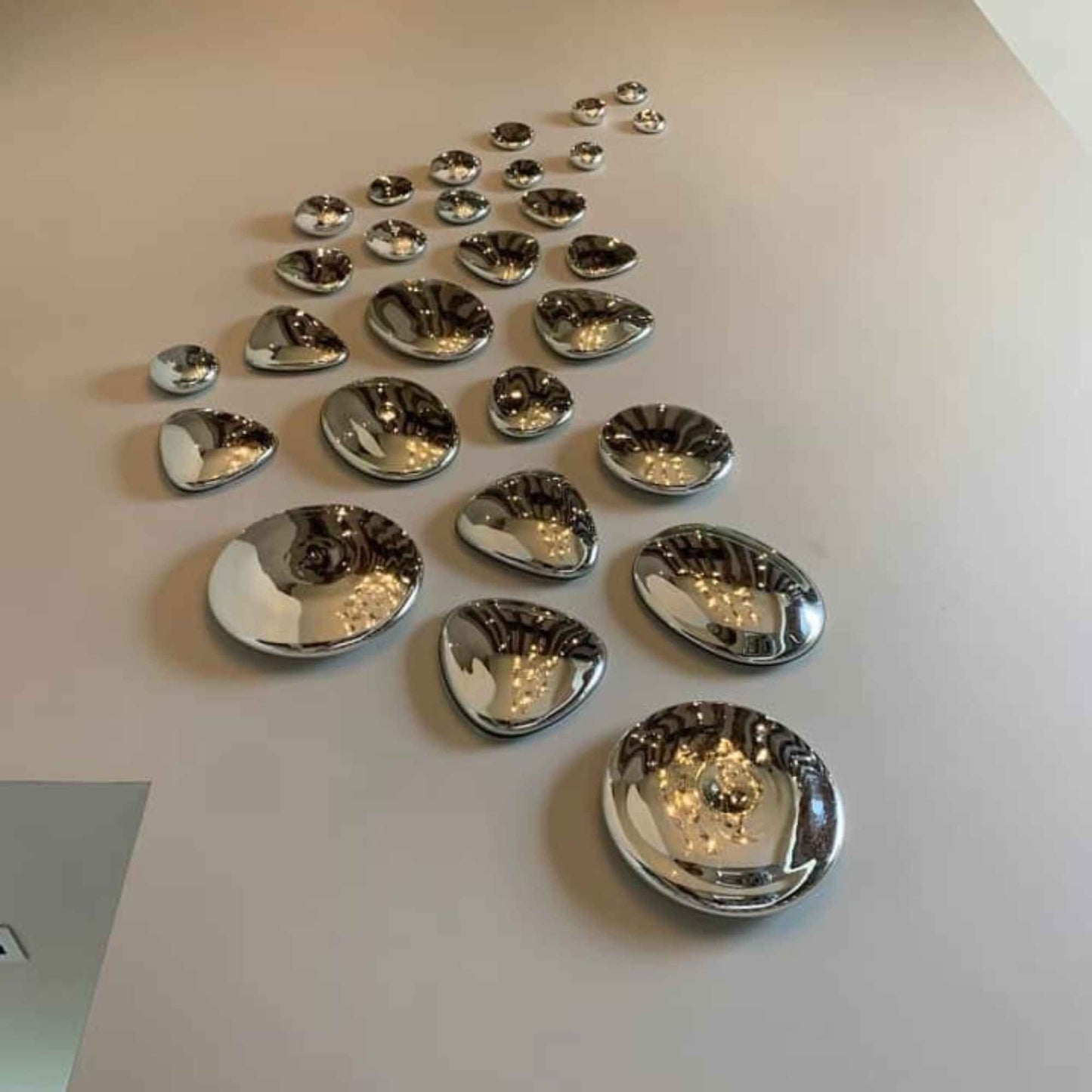 Mural de Piedras de Vidrio Soplado | Decoración de Muro | Hecho en México | (Plateadas, 8 - 30 cm.) - MAREY -