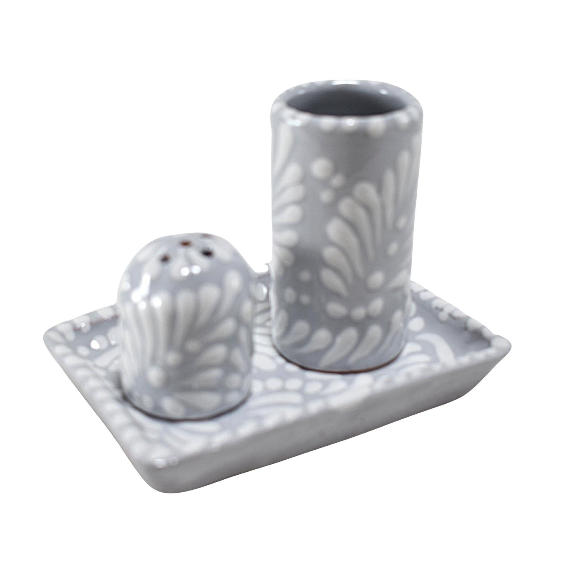 Set de Tequilero & Salero con Bandeja | Cerámica de Talavera Poblana (Gris Sobre Blanco, 2 Oz.) - MAREY -
